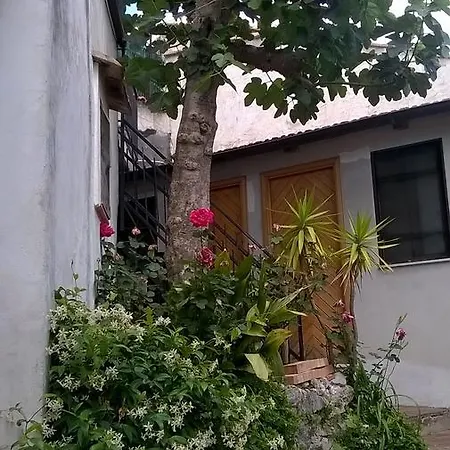 Al Castello Guest house *